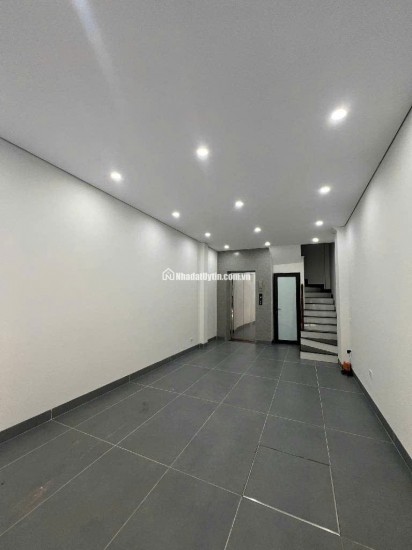 BÁN NHÀ THẠCH BÀN LONG BIÊN – 39M – 6 TẦNG – THANG MÁY – GARA Ô TÔ – 12,2 TỶ – NHÀ ĐẸP Ở NGAY